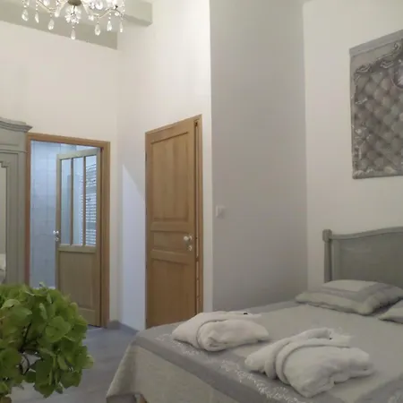 לינה וארוחת בוקר D'hotes L'escale 3*